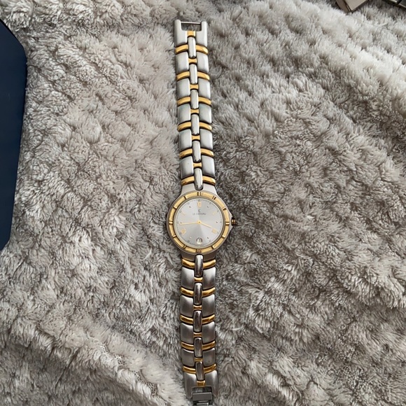 LE CHATEAU MENS WATCH NEEDS A BATTERY - Picture 2 of 3